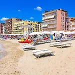 Pietra Home, Posto Auto, Ac ,wifi, 150mt Dal Mare Пьетра-Лигуре